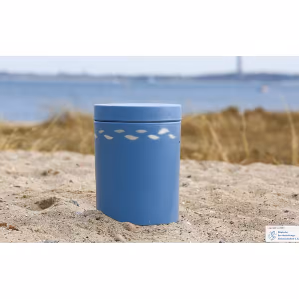 Eine Friesenblaue Seeurne mit Weißer Zierde