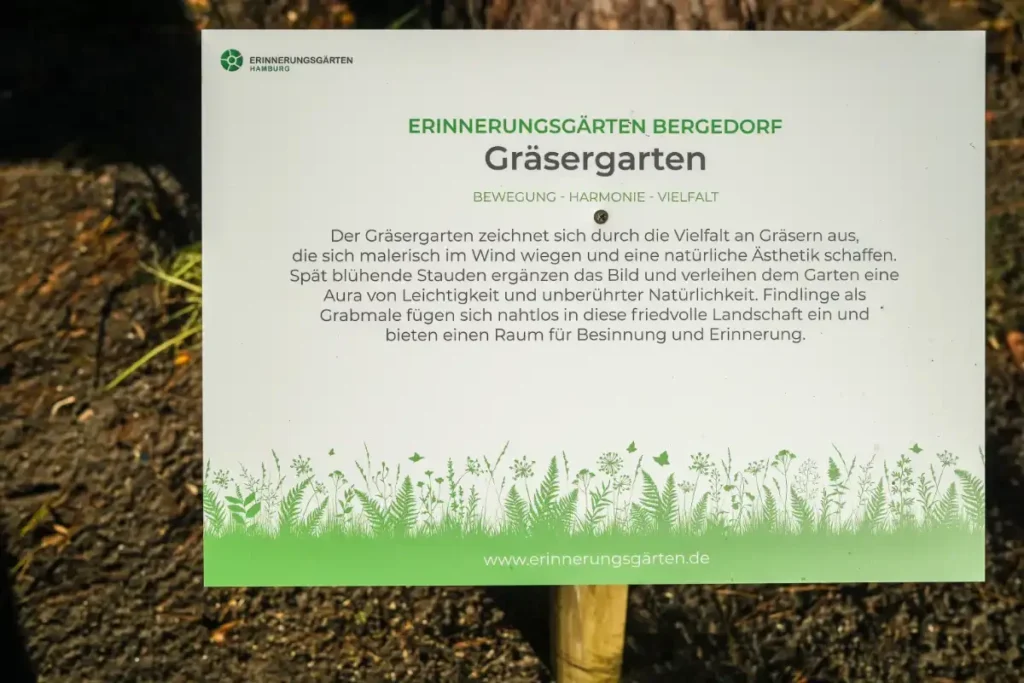 Schild im Erinnerungsgarten Bergedorf Gräsergarten Hamburg