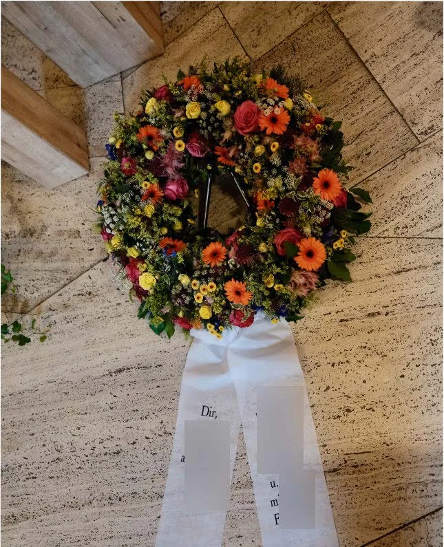 Blumendekoration-Varekhine-Kranz