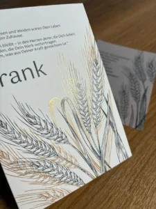Trauerkarte mit Weizenähren-Illustration und goldenem Druck