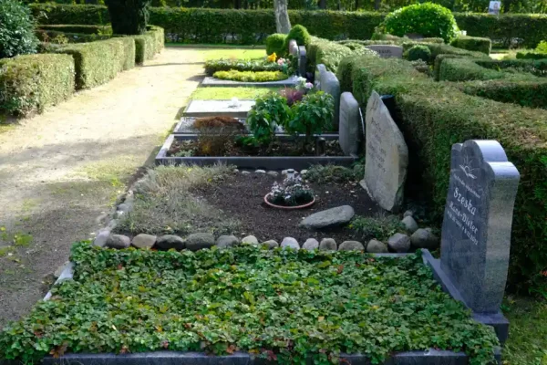 Erdwahlgrab auf dem alten Friedhof in Reppenstedt