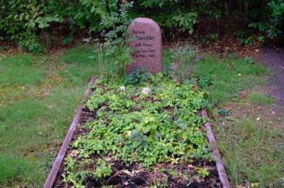 Erdwahlgrab auf dem Friedhof Melbeck