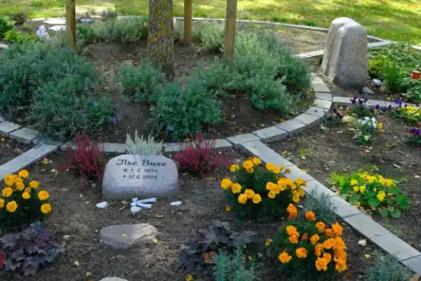 Urnenbaumgrab auf dem Friedhof Kirchgellersen